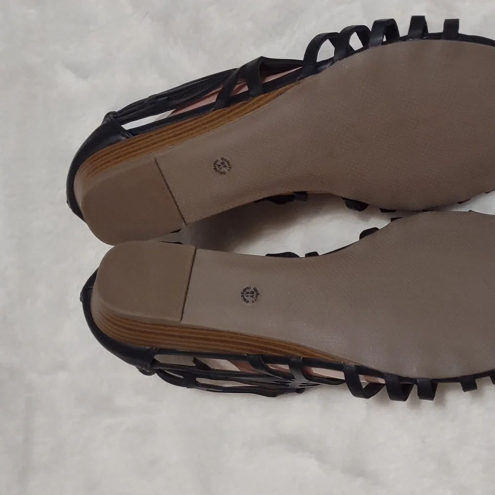 Liz Claiborne Black Strappy Sandals